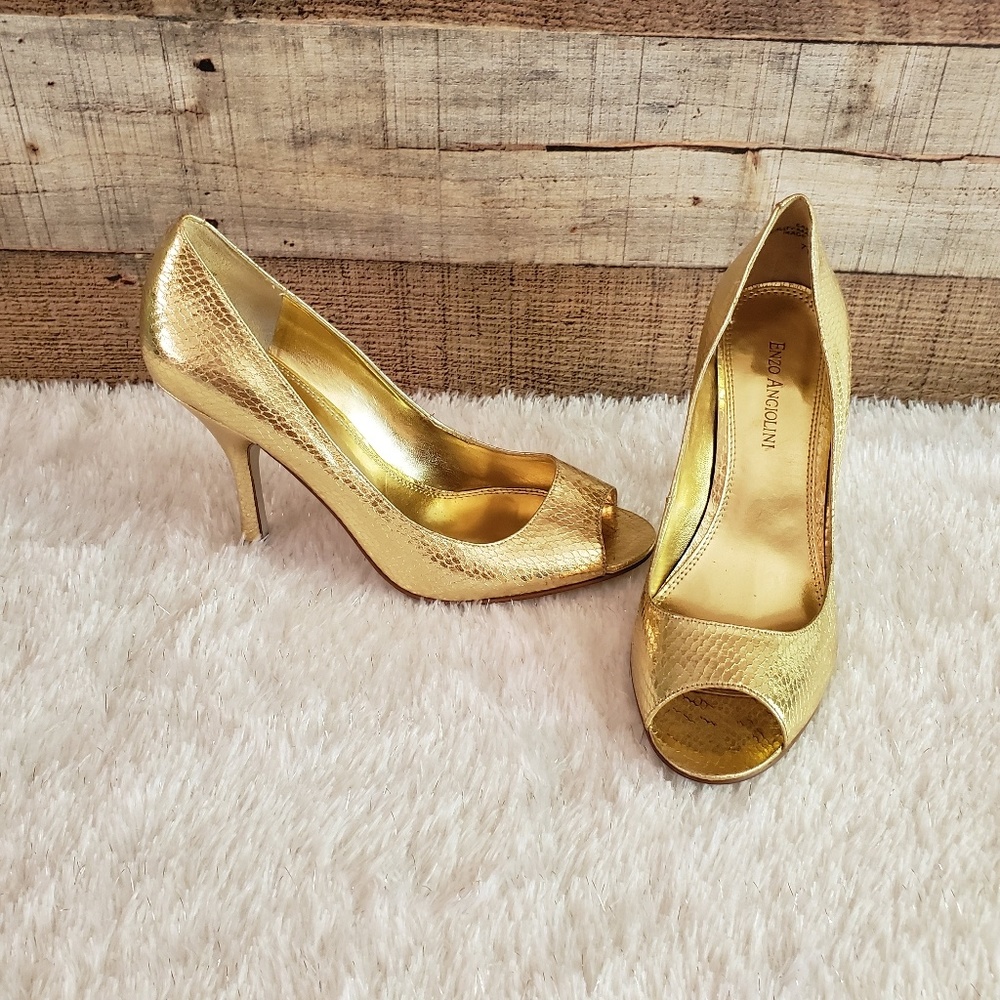 ENZO ANGIOLINI GOLD HEELS ❤!